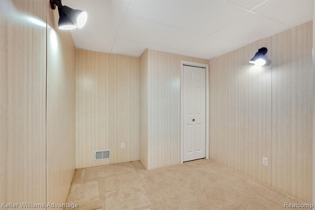 39547 CHAMPION Court, Northville, MI 48168 — Photo 37