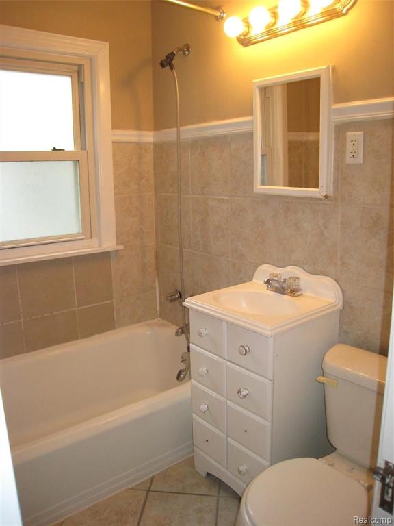 18556 KENOSHA Street, Harper Woods, MI 48225 — Photo 6