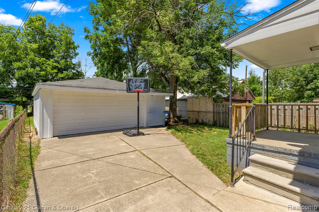 6445 Heyden Street, Dearborn Heights, MI 48127 — Photo 27