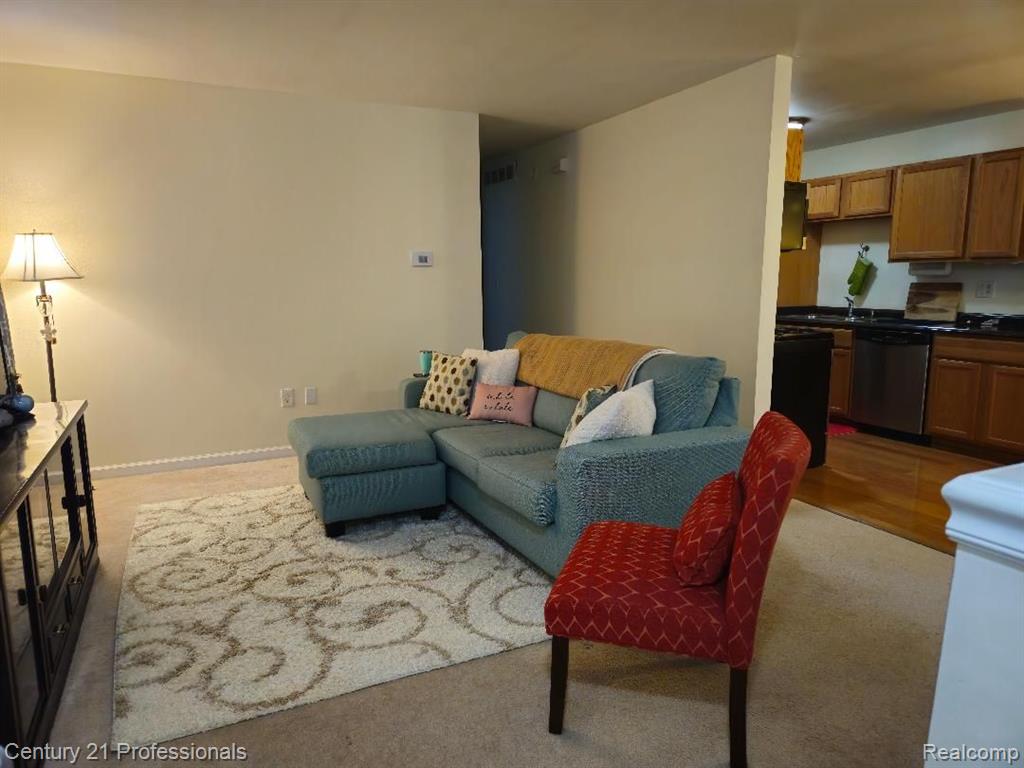 39726 VILLAGE WOOD Circle, Novi, MI — Photo 4