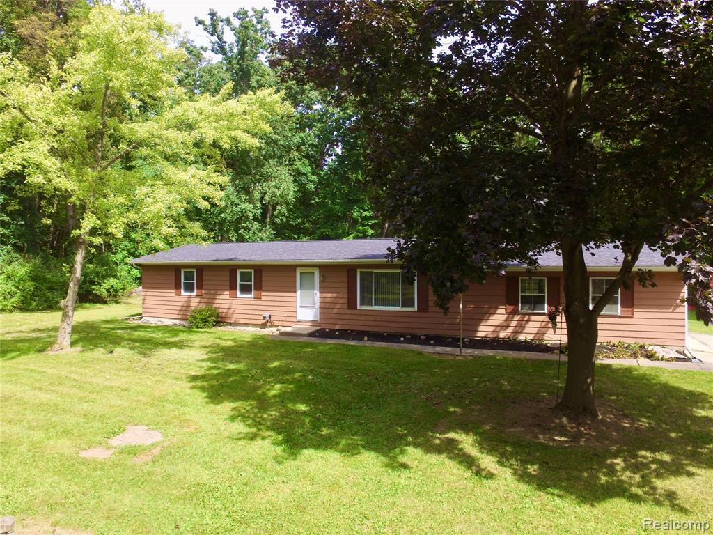 11411 Toma Road, Pinckney, MI 48169 — front exterior