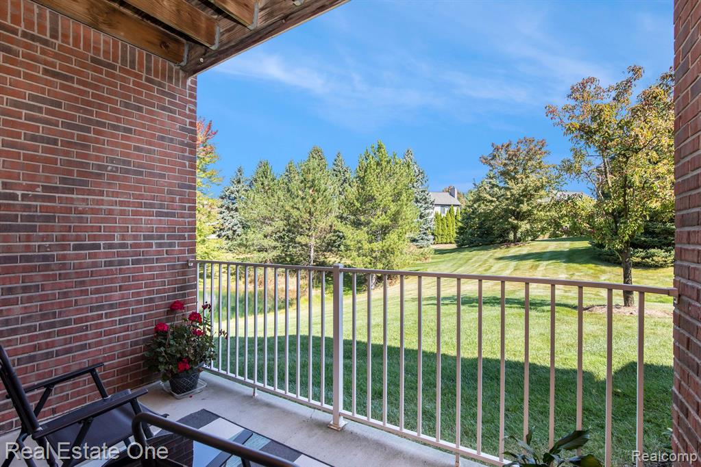 1948 FLAGSTONE Circle, Rochester, MI 48307 — Photo 21