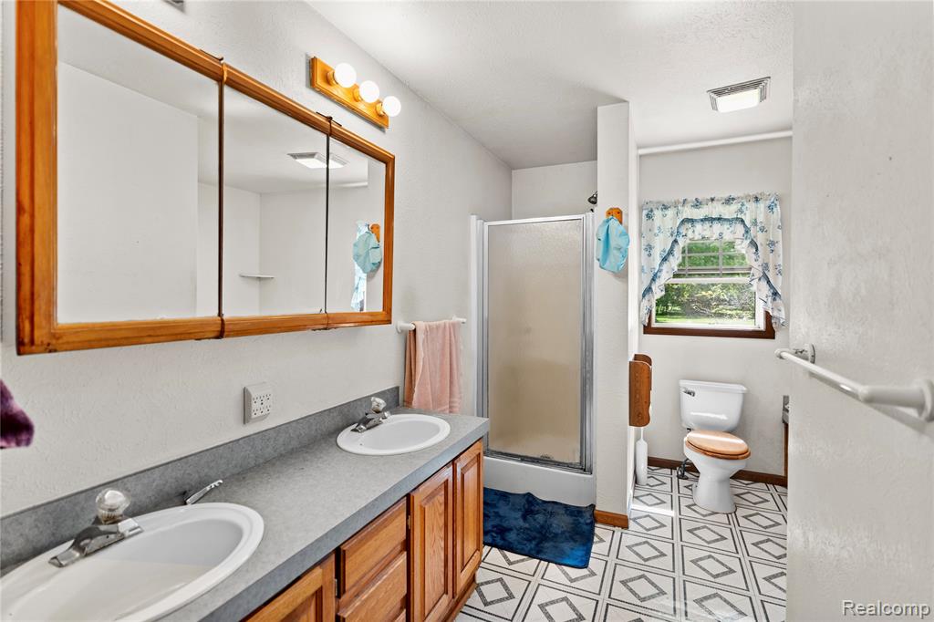 5206 Lippincott Boulevard, Burton, MI 48519 — Photo 20