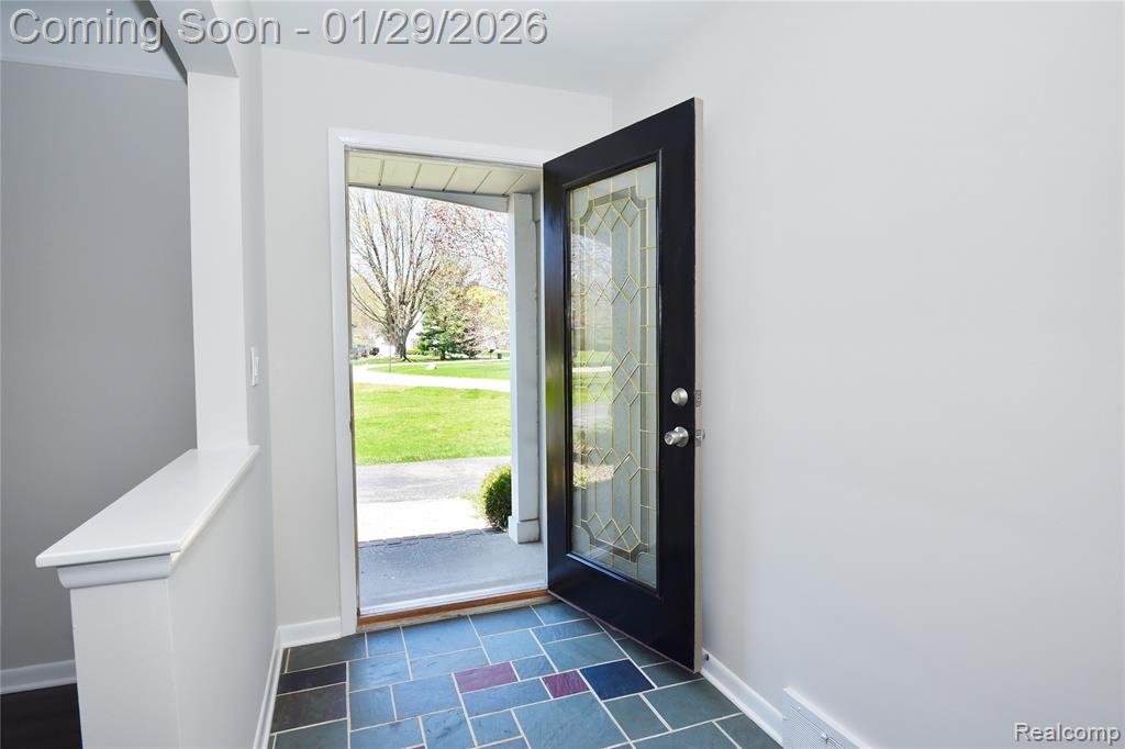 5255 KELLEN Lane, Bloomfield Hills, MI 48302 — Photo 2