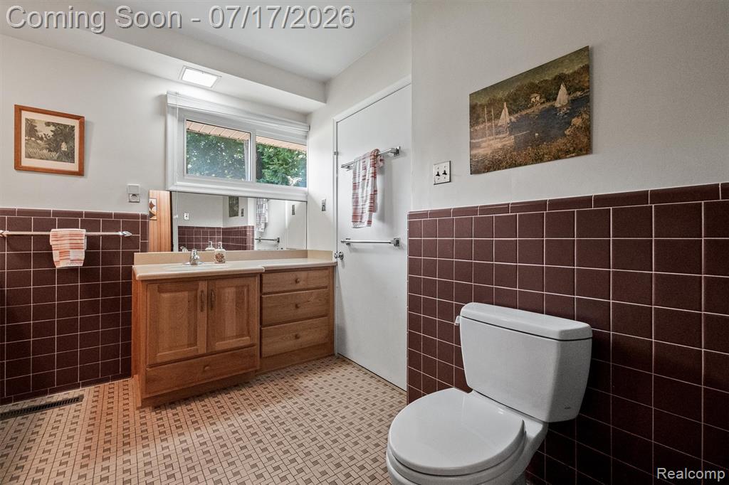 23251 Cass Avenue, Farmington, MI 48335 — Photo 7