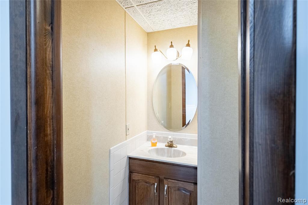 8354 Fenton Road, Grand Blanc, MI 48439 — Photo 25