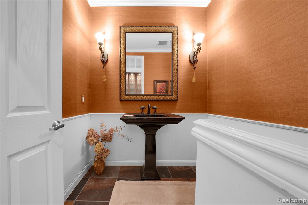 4502 Forest Edge Lane, West Bloomfield, MI 48323 — Photo 34