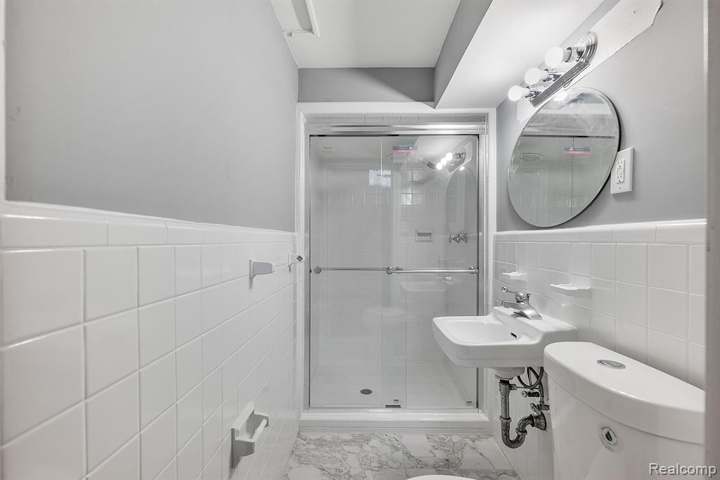 600 WOODCREST Drive, Dearborn, MI 48124 — Photo 27
