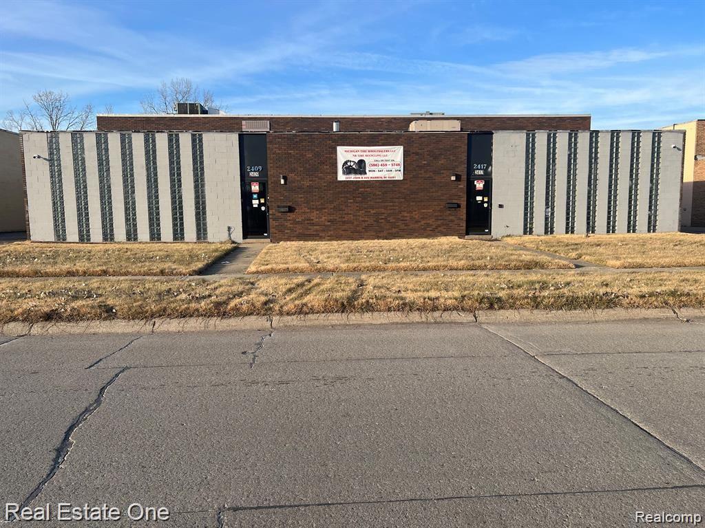 2417 JOHN B, Warren, MI 48091