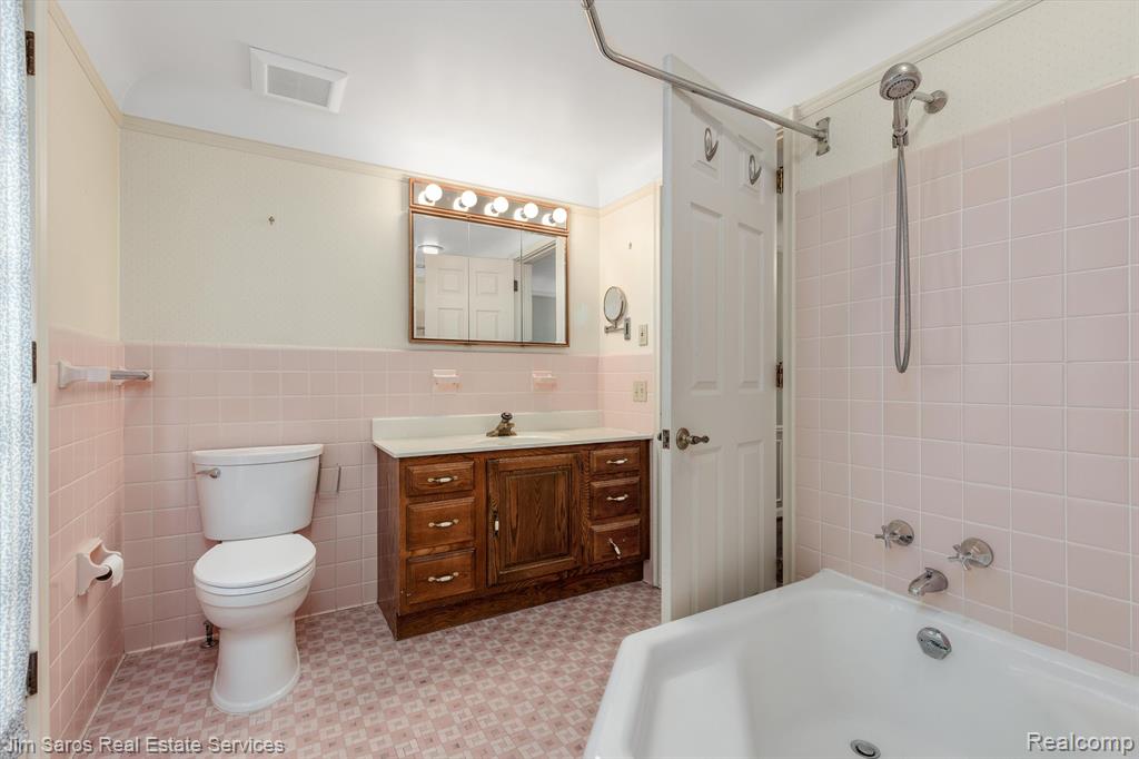 805 BALFOUR Street, Grosse Pointe Park, MI 48230 — Photo 17