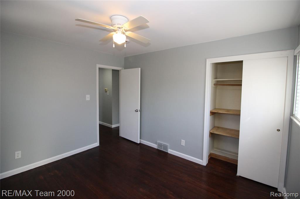 8631 Whitefield Street, Dearborn Heights, MI 48127 — Photo 12