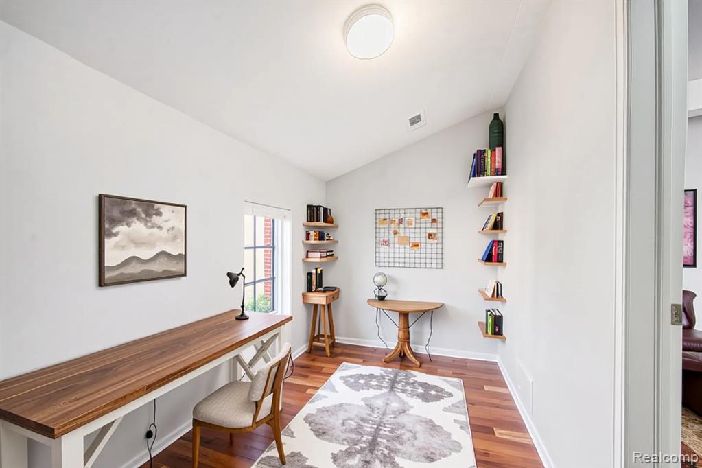 226 W OAKBROOK Drive, Ann Arbor, MI 48103 — Photo 17