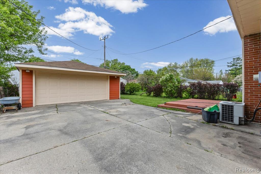 8435 Nightingale Street, Dearborn Heights, MI 48127 — Photo 24