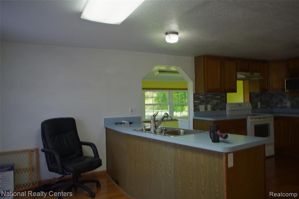 8276 War Road, Newport, MI 48166 — Photo 7
