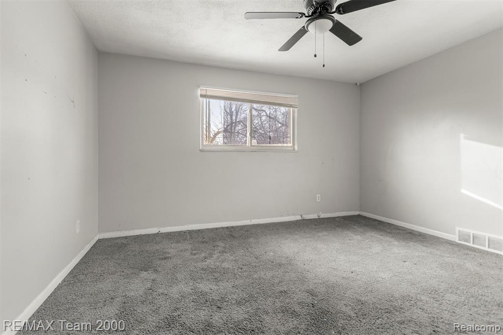 20295 Huntington Road, Detroit, MI 48219 — Photo 27