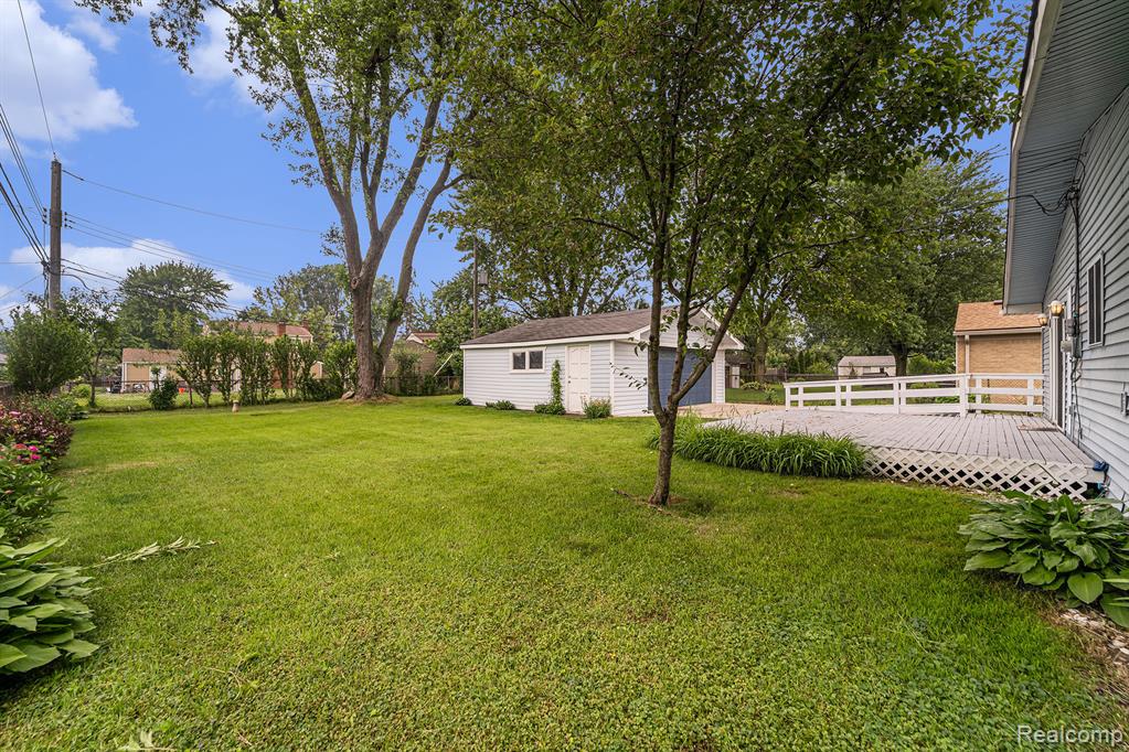 8231 Doncaster Drive, Sterling Heights, MI 48312 — Photo 34
