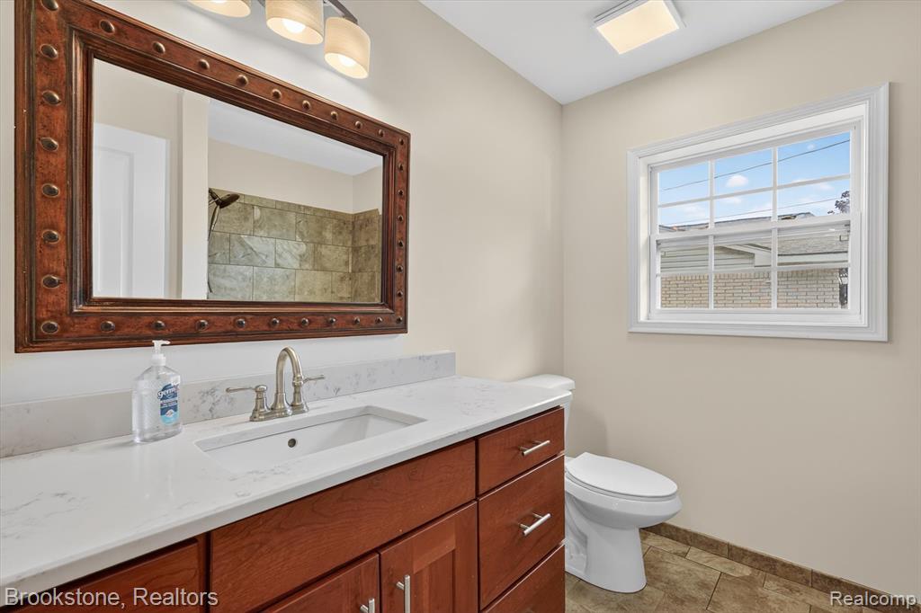 3695 Lotus Drive, Waterford, MI 48329 — Photo 22