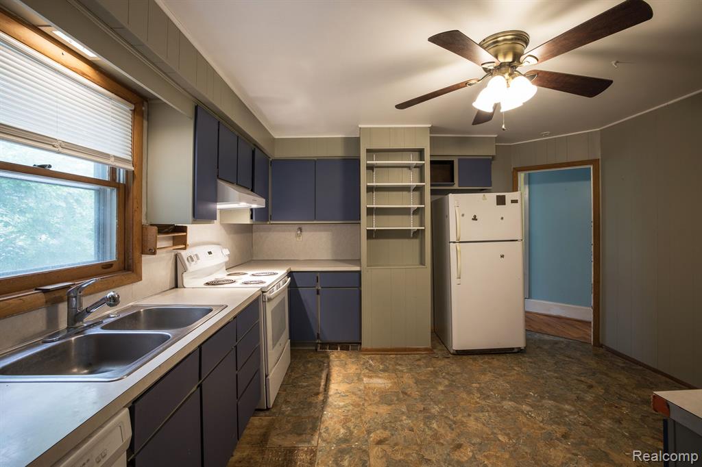 610 S CLINTON Street, Stockbridge, MI 49285 — Photo 3