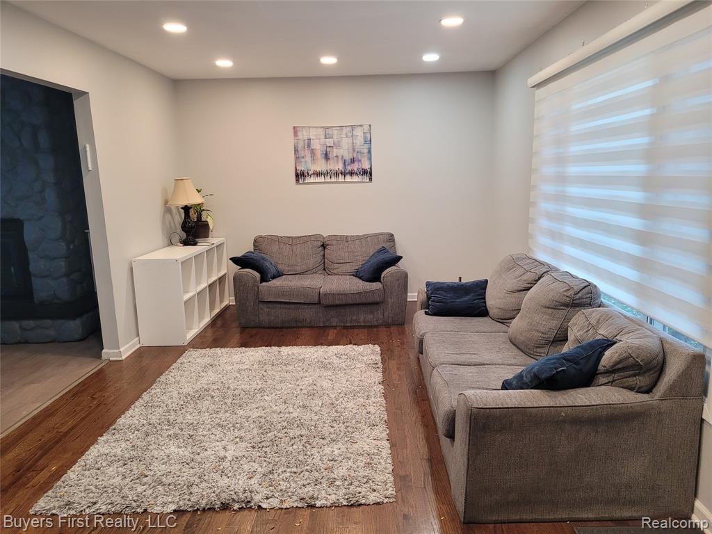14710 Loretta Place, Oak Park, MI 48237 — Photo 2