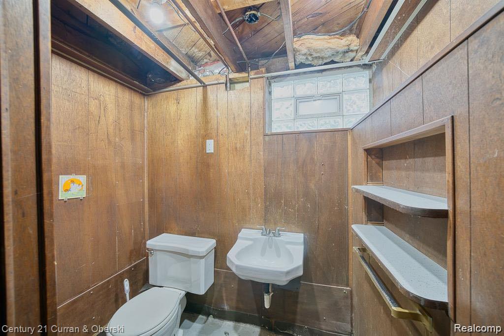 9244 Carlin Street, Detroit, MI 48228 — Photo 17