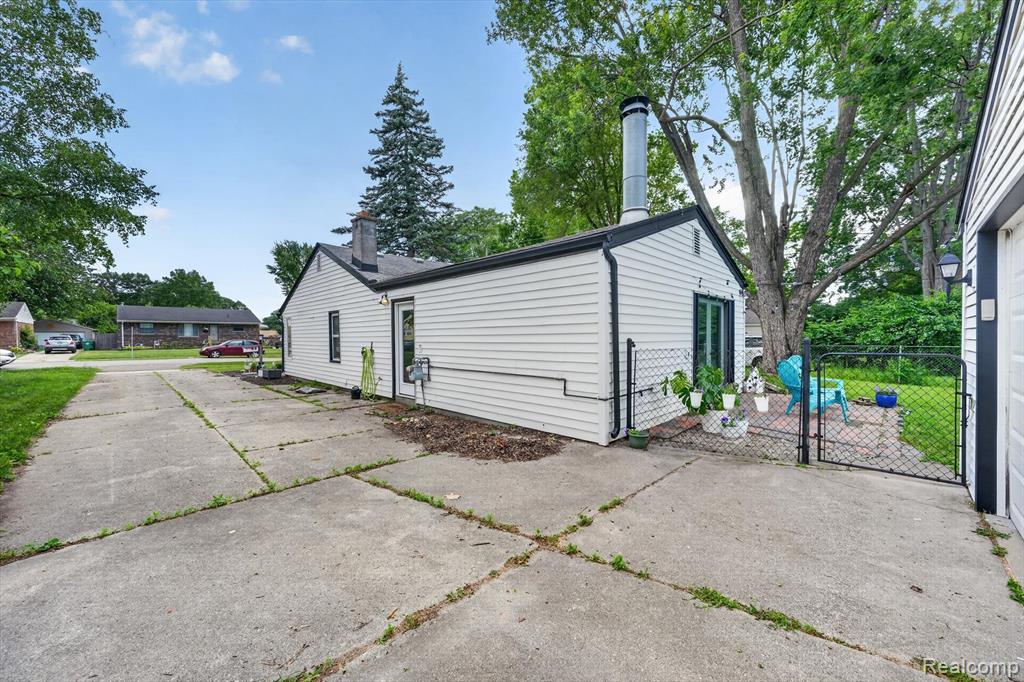 32326 Florence Street, Garden City, MI — Photo 37