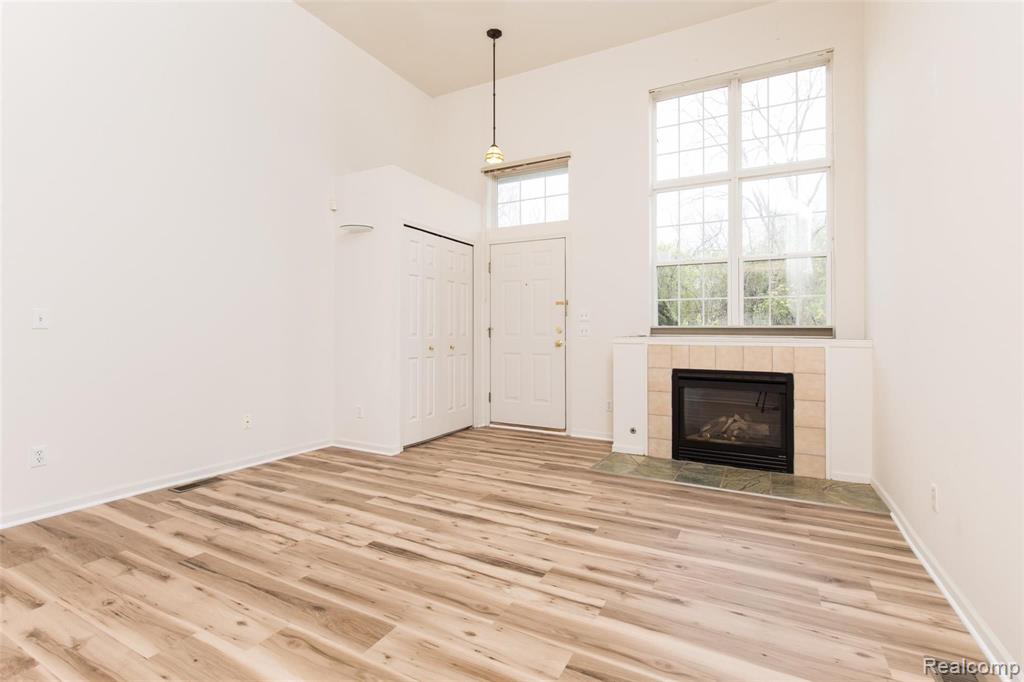 1933 LINDSAY Lane - Photo 4