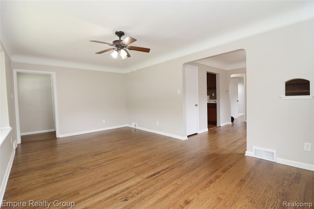 5743 N Highland Street, Dearborn Heights, MI 48127 — Photo 8
