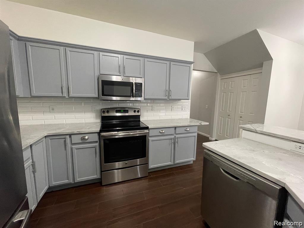 43270 PENDLETON Circle, Sterling Heights, MI 48313 — Photo 6