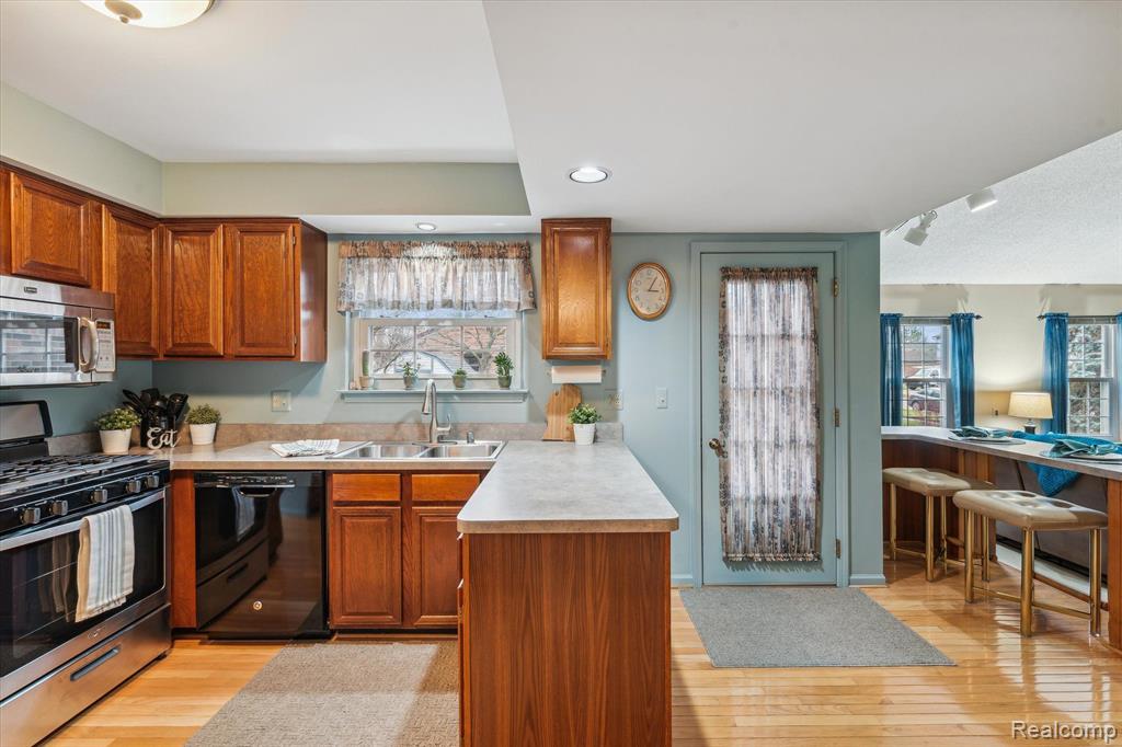 45303 CLAYMORE Drive, Canton, MI 48187 — Photo 18