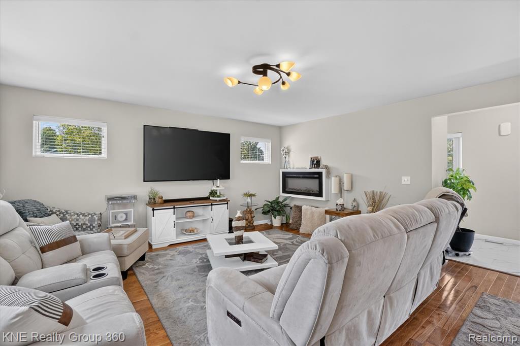 7067 Glenmeadow Court, Grand Blanc, MI 48439 — Photo 13