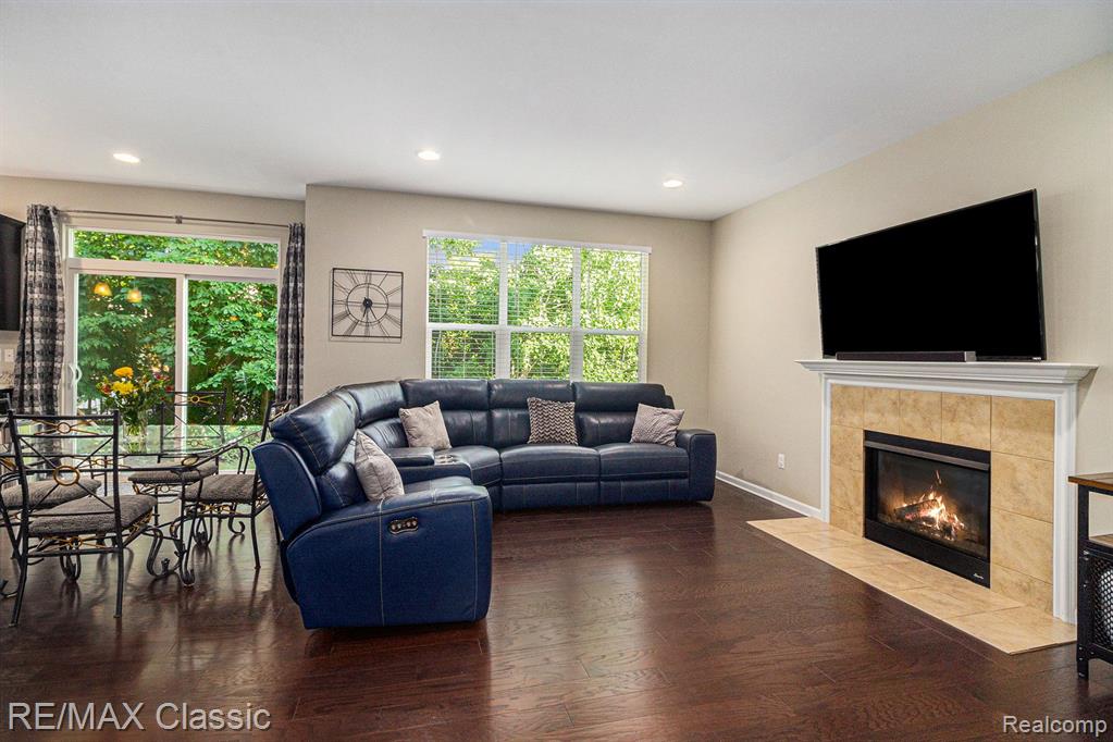 28462 COTTAGE Lane, New Hudson, MI 48165 — Photo 4