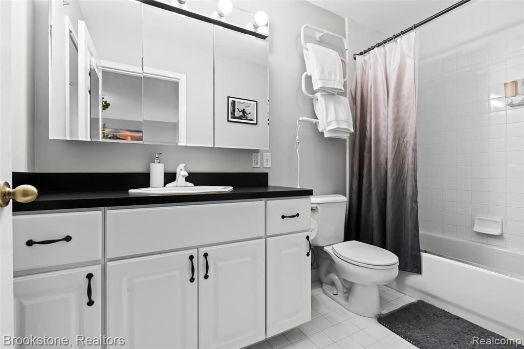 400 LA PLAZA, Royal Oak, MI 48073 — Photo 29