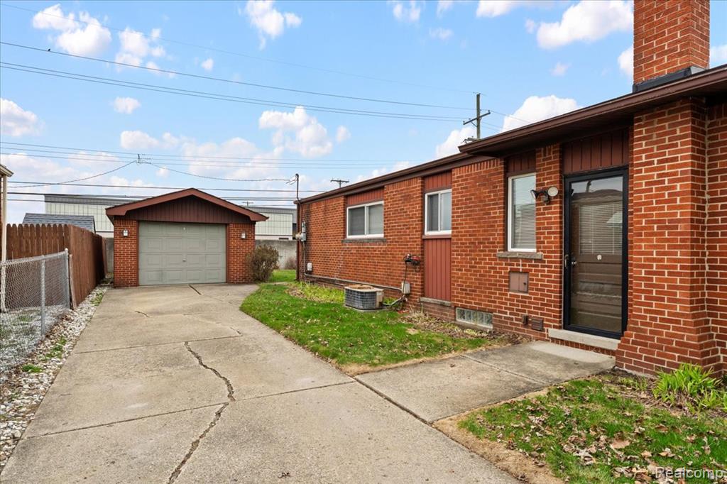 30124 Garry Avenue, Madison Heights, MI 48071 — Photo 29