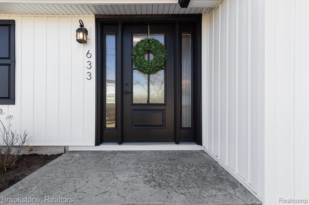 633 DETROIT Avenue, Lake Orion, MI 48362 — Photo 3