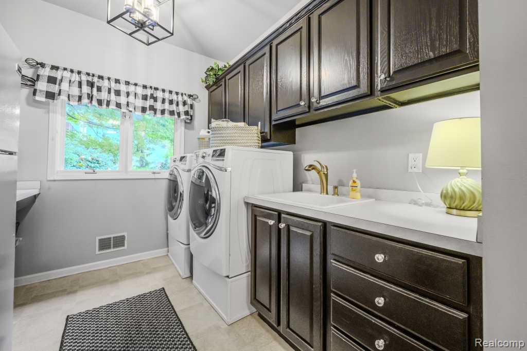 7809 Haverhill Court N, Canton, MI 48187 — Photo 18