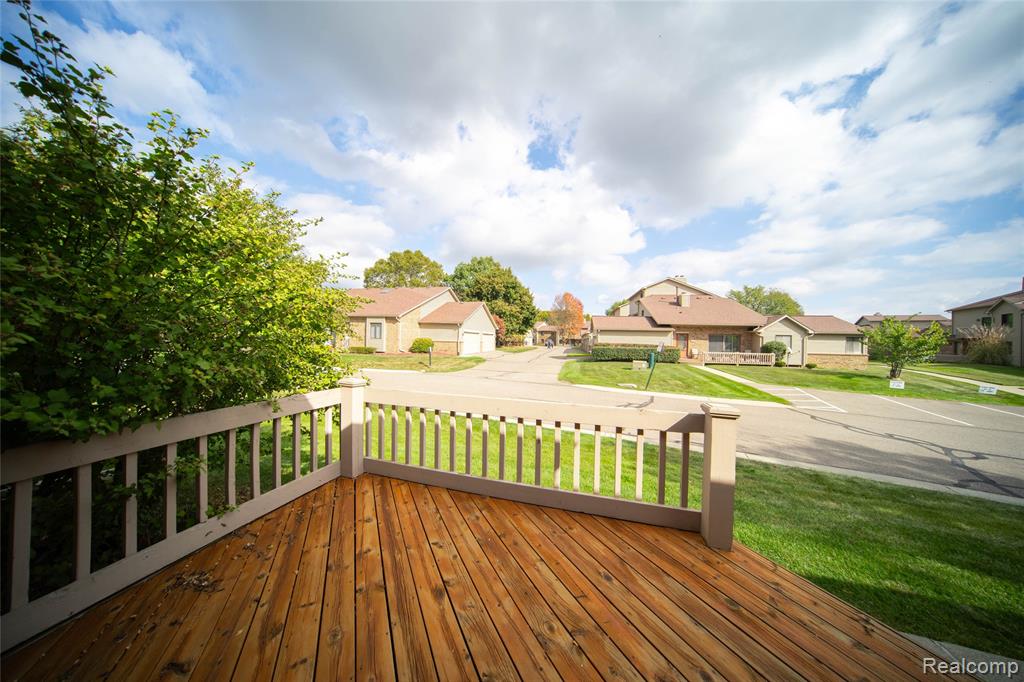 7080 Elmhurst, West Bloomfield, MI — Photo 3