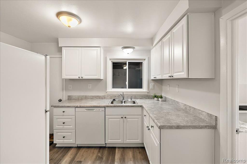 43 FERNBARRY Drive, Waterford, MI 48328 — Photo 18