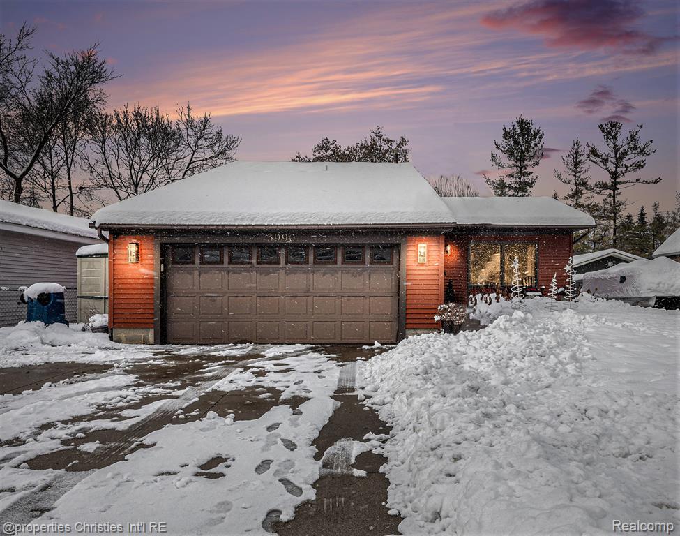 3990 Cresthaven Drive, Waterford, MI 48328 — Photo 2