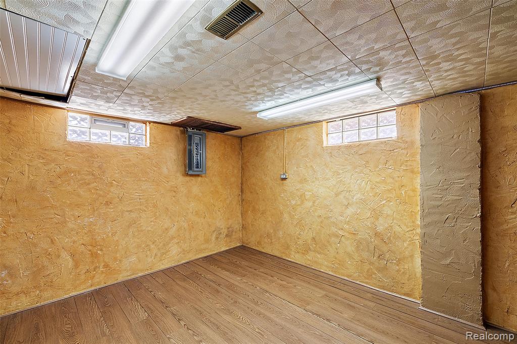 637 S Edgeworth Avenue, Royal Oak, MI 48067 — Photo 35