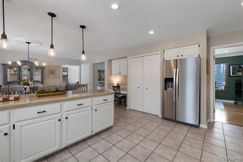 8374 Lasalle Court, Grosse Ile, MI 48138 — Photo 17