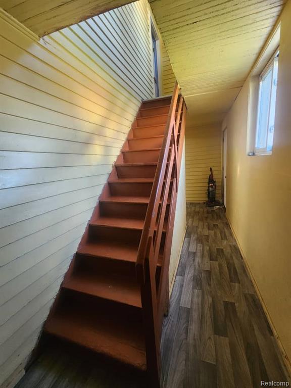 2455 ANDRUS Street, Hamtramck, MI 48212 — Photo 11