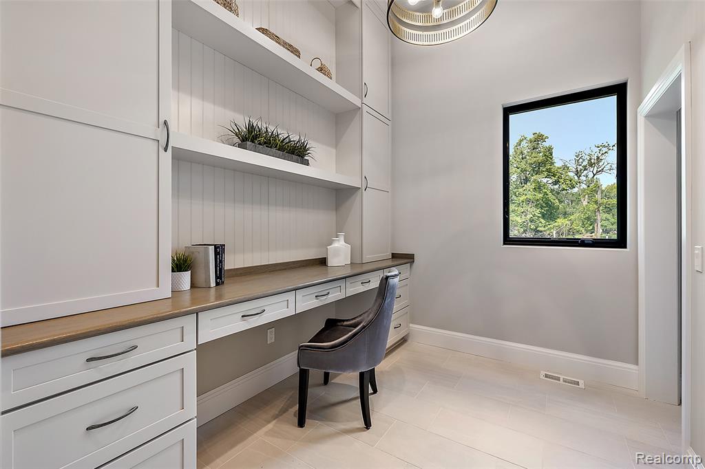 3268 Willis Drive, Oakland, MI, 48306