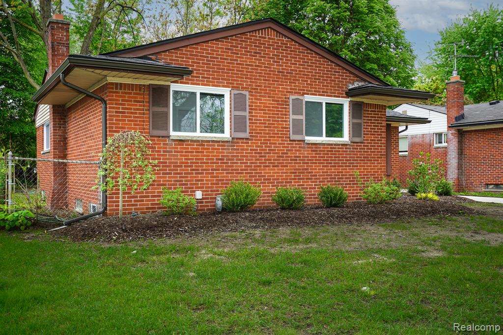 30644 HAYES Road, Roseville, MI 48066 — Photo 3