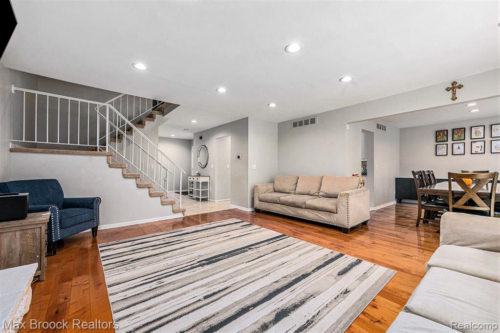 4371 Foxpointe Drive, West Bloomfield, MI 48323 — Photo 4