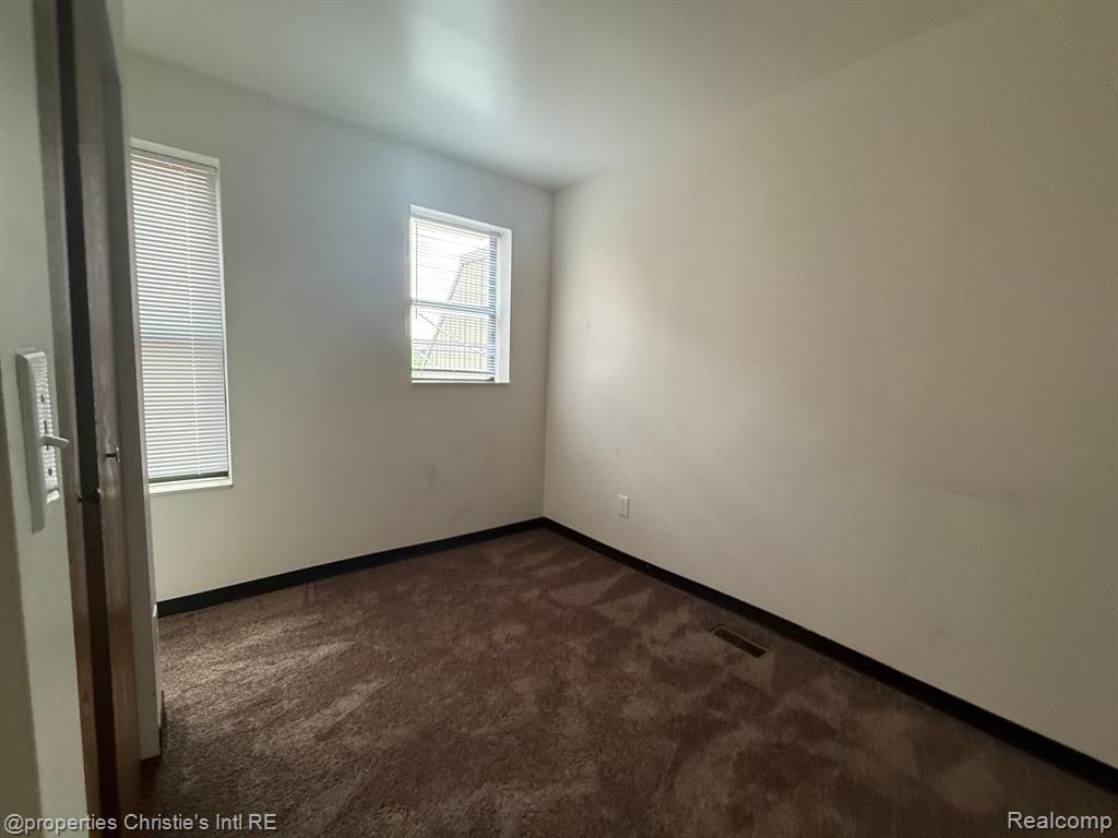 590 PARKVIEW Drive, Detroit, MI 48214 — Photo 14