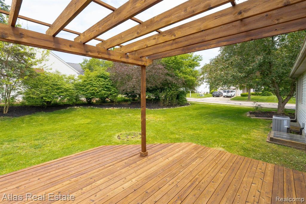 344 WOODLAND Drive, Saline, MI 48176 — Photo 5