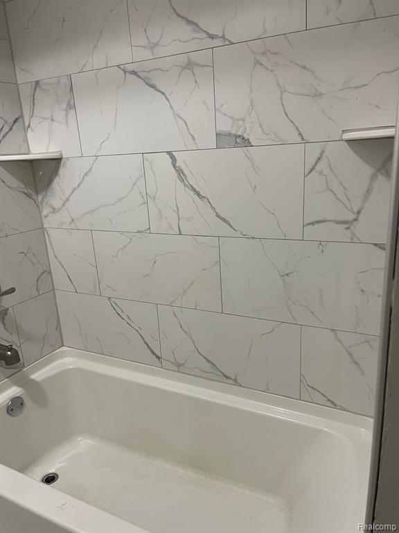 8719 GEORGE F BUNKER Boulevard, Sterling Heights, MI 48313 — Photo 17