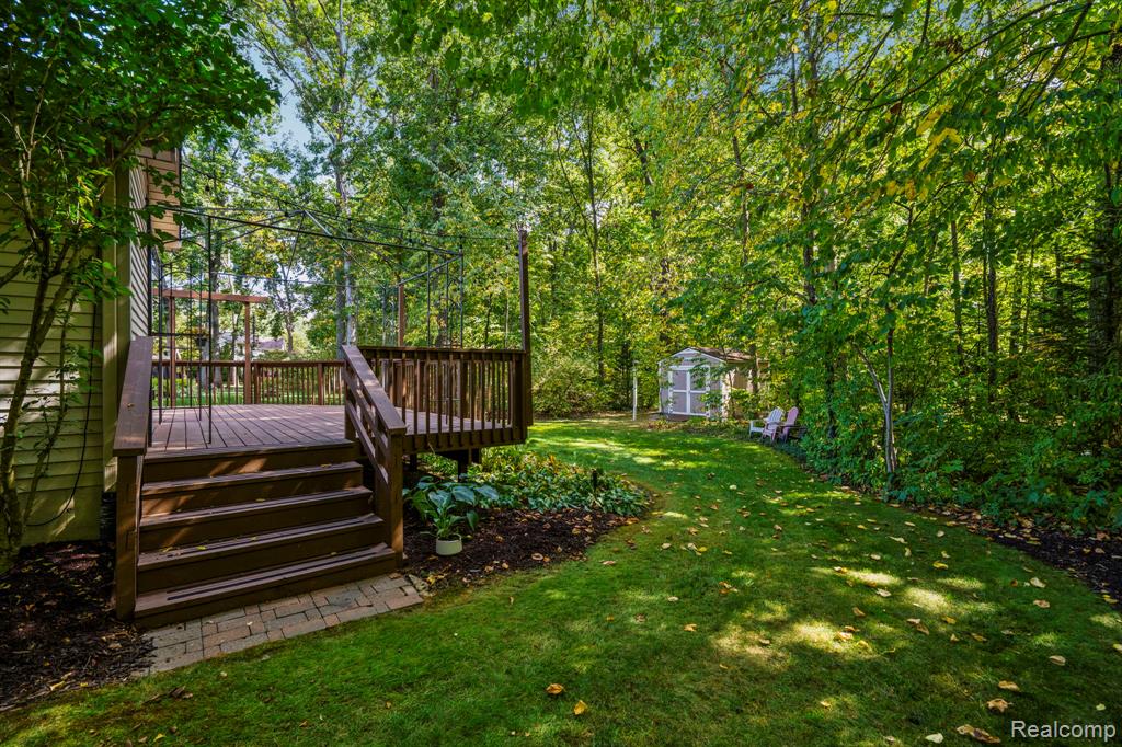 9438 Appleview Court, Brighton, MI 48116 — Photo 43