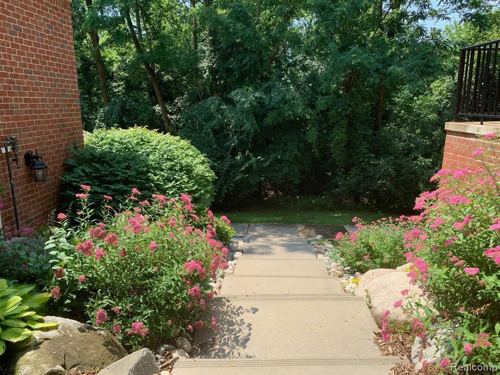 39516 ROCKCREST Lane, Northville, MI 48168 — Photo 31