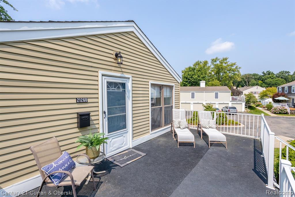 21260 E GLEN HAVEN Circle, Northville, MI 48167 — Photo 33